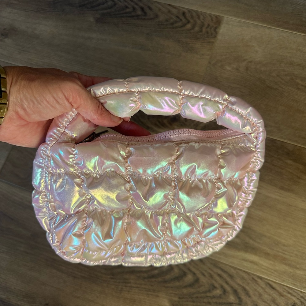 Girls’ mini puffer purse, new, iridescent pink